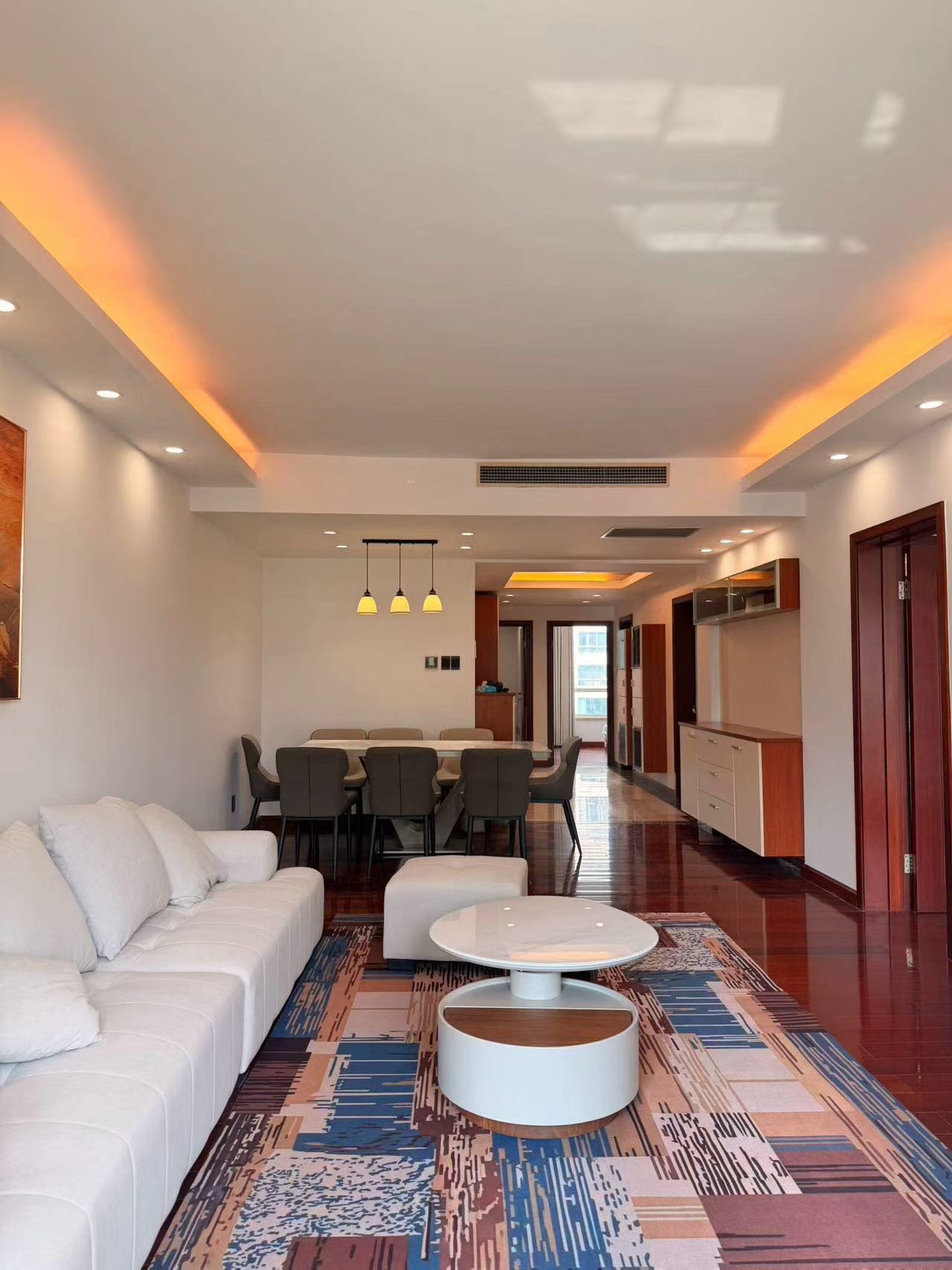 Weixin Image_2026-10-30_205357_606 3-bed, 2-bath unit at Changyuan on Yuyuan Road. 160 sqm, square layout, unobstructed views, central AC, clubhouse with pool and gym. 2 min walk to Jiangsu Road Station. 25,000 RMB/month.