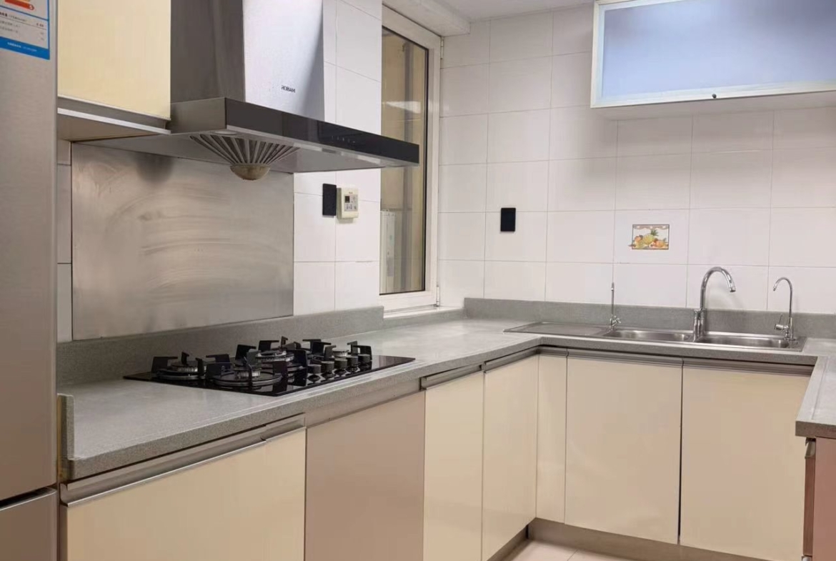 3-bed, 2-bath unit at Changyuan on Yuyuan Road. 160 sqm, square layout, unobstructed views, central AC, clubhouse with pool and gym. 2 min walk to Jiangsu Road Station. 25,000 RMB/month.