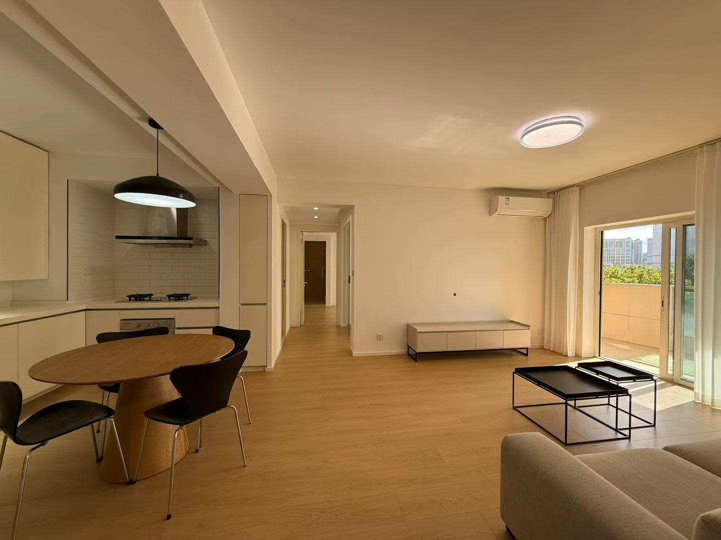 2-bed, 2-bath unit at Ambassy Court on Huaihai Road. 122.88 sqm, south-facing balcony, underfloor heating, fully furnished, Ambassy Club access. 23,000 RMB/month. Also for sale.