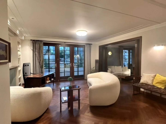 3-bed, 2-bath unit at Changde Apartments, a 1936 Art Deco heritage building in Jing'an. 167 sqm, balconies, owner renovation, steps from Jing'an Temple. 45,000 RMB/month.