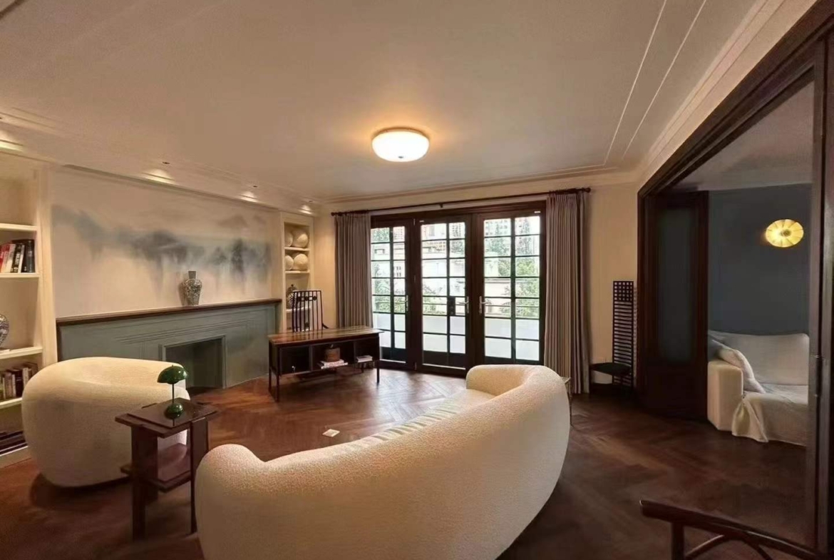 3-bed, 2-bath unit at Changde Apartments, a 1936 Art Deco heritage building in Jing'an. 167 sqm, balconies, owner renovation, steps from Jing'an Temple. 45,000 RMB/month.