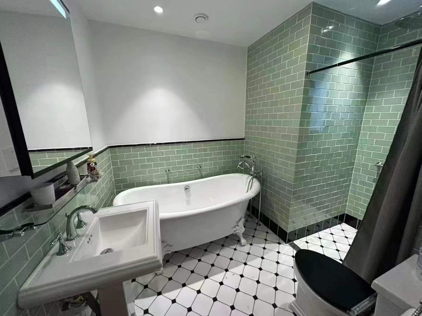changde-apartment-west-nanjing-road-jingan-3-bed-2-bath-floor-heating-shanghai-rentals (6) 3-bed, 2-bath unit at Changde Apartments, a 1936 Art Deco heritage building in Jing'an. 167 sqm, balconies, owner renovation, steps from Jing'an Temple. 45,000 RMB/month.