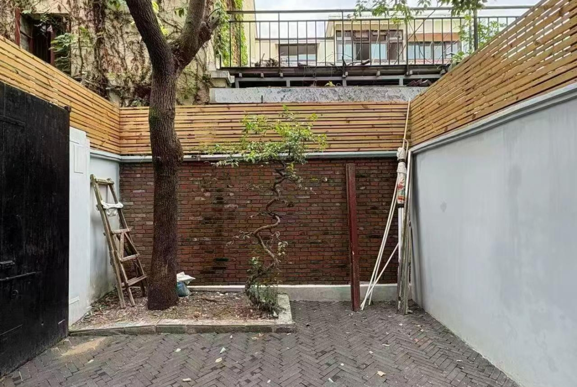 Whole 3-storey lane house for rent on Tianping Road, Xuhui. 200 sqm, 4 bedrooms, 3 bathrooms, 20 sqm garden and two terraces. Hengfu historic area. 38,000 RMB/month.