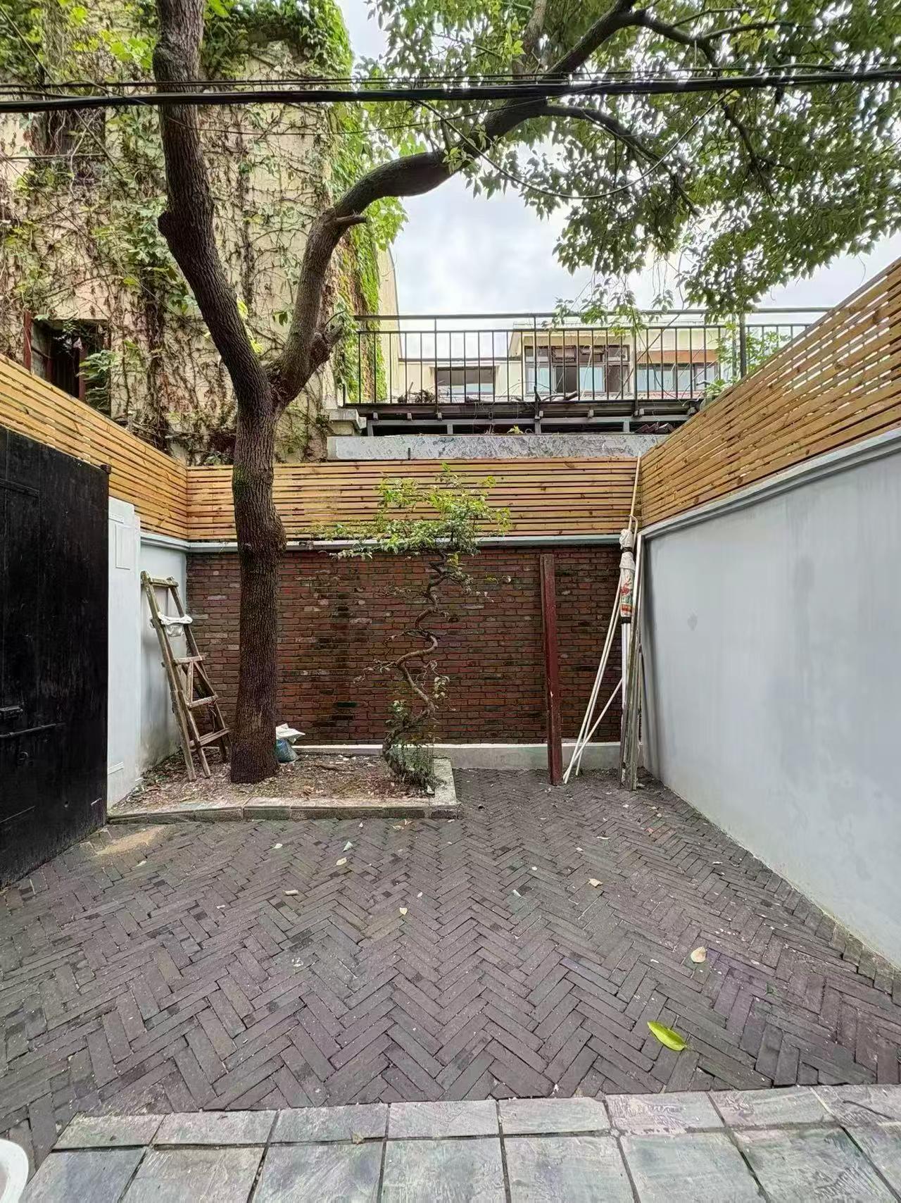 ffc-lane-house-4-bed-3-bath-shanghai-rentals (2) Whole 3-storey lane house for rent on Tianping Road, Xuhui. 200 sqm, 4 bedrooms, 3 bathrooms, 20 sqm garden and two terraces. Hengfu historic area. 38,000 RMB/month.
