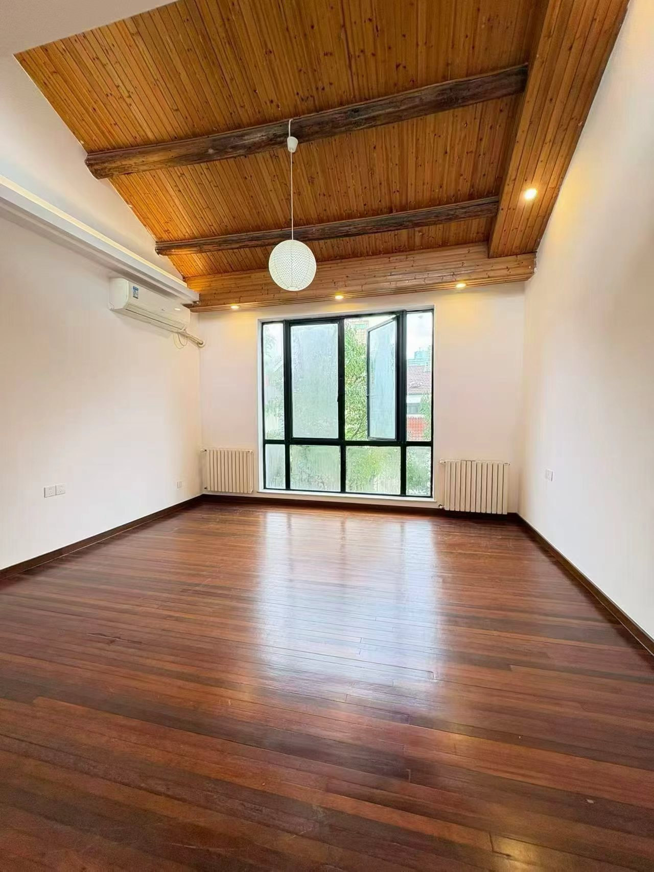 ffc-lane-house-4-bed-3-bath-shanghai-rentals (4) Whole 3-storey lane house for rent on Tianping Road, Xuhui. 200 sqm, 4 bedrooms, 3 bathrooms, 20 sqm garden and two terraces. Hengfu historic area. 38,000 RMB/month.