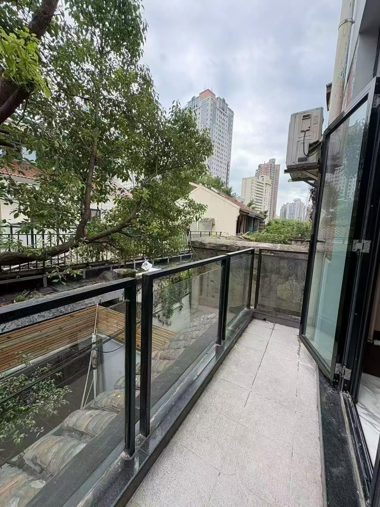 ffc-lane-house-4-bed-3-bath-shanghai-rentals (5) Whole 3-storey lane house for rent on Tianping Road, Xuhui. 200 sqm, 4 bedrooms, 3 bathrooms, 20 sqm garden and two terraces. Hengfu historic area. 38,000 RMB/month.