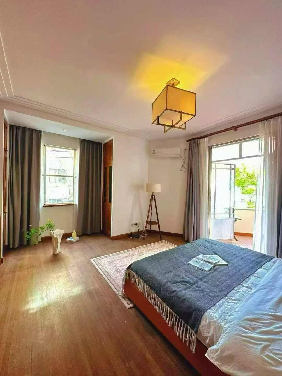 2-bed, 1-bath unit at Boissezon Apartment on West Fuxing Road. 145 sqm, outdoor balcony, heritage building (1931), near Shanghai Library Station. 28,600 RMB/month.
