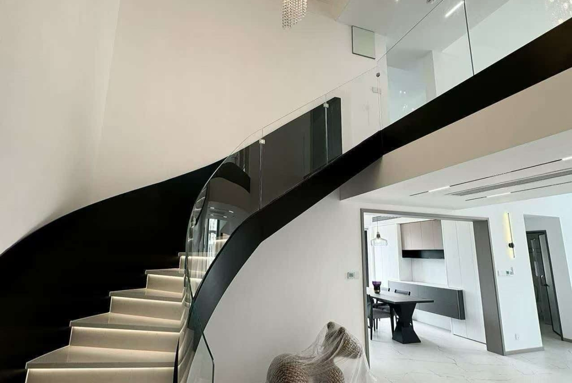 Rare 318 sqm top-floor duplex at Garland Service Apartment (新华嘉利阳光豪庭) in Changning. 4+1 beds, double-height living room, terrace, central AC, floor heating, fresh air. 65,000 RMB/month.
