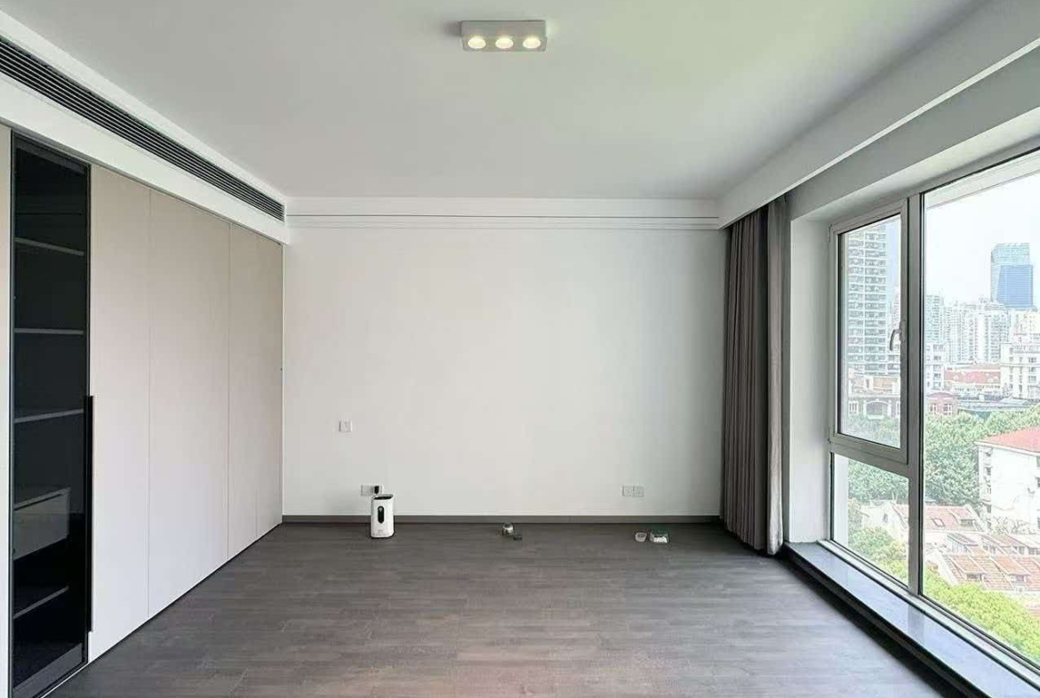 Rare 318 sqm top-floor duplex at Garland Service Apartment (新华嘉利阳光豪庭) in Changning. 4+1 beds, double-height living room, terrace, central AC, floor heating, fresh air. 65,000 RMB/month.