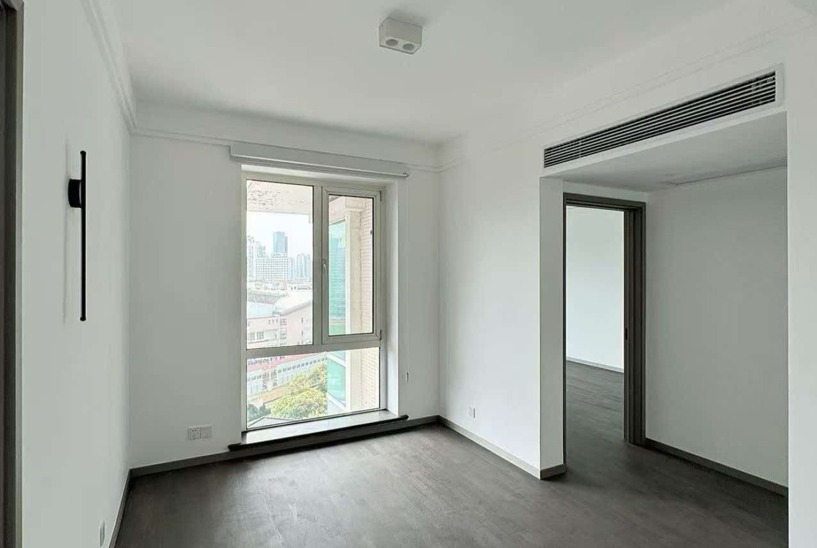 Rare 318 sqm top-floor duplex at Garland Service Apartment (新华嘉利阳光豪庭) in Changning. 4+1 beds, double-height living room, terrace, central AC, floor heating, fresh air. 65,000 RMB/month.