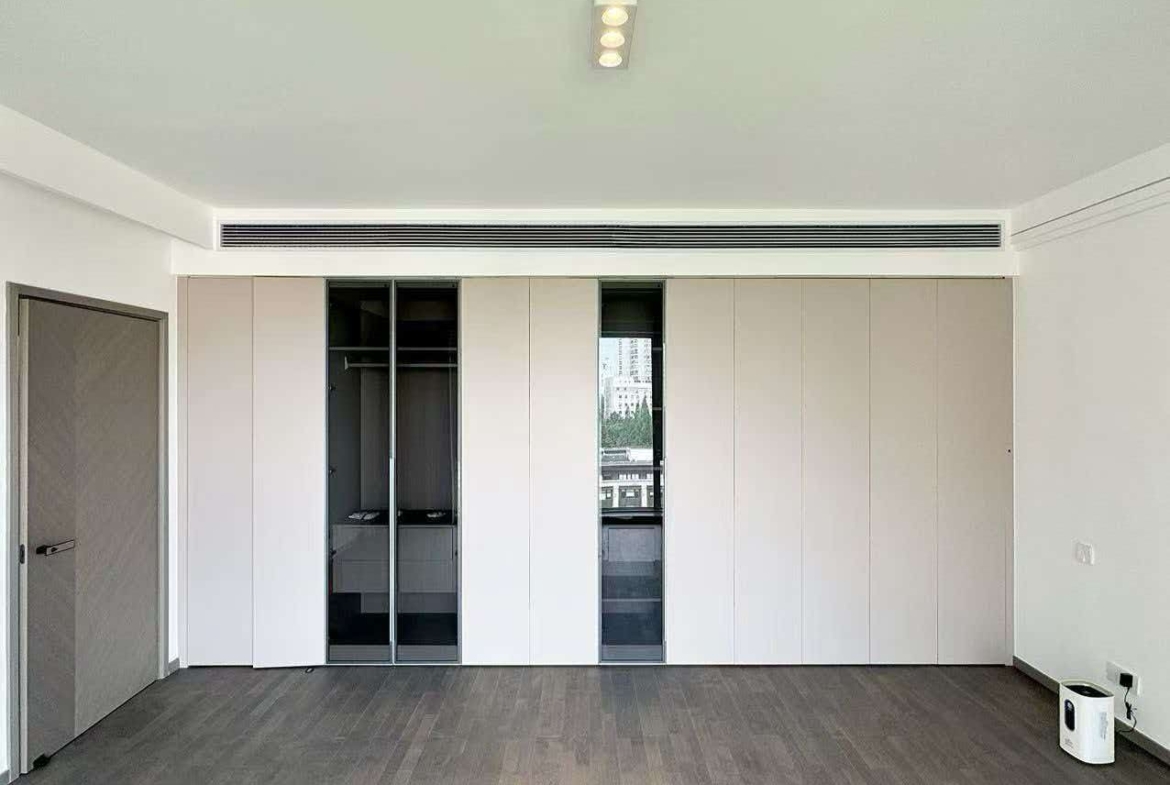Rare 318 sqm top-floor duplex at Garland Service Apartment (新华嘉利阳光豪庭) in Changning. 4+1 beds, double-height living room, terrace, central AC, floor heating, fresh air. 65,000 RMB/month.