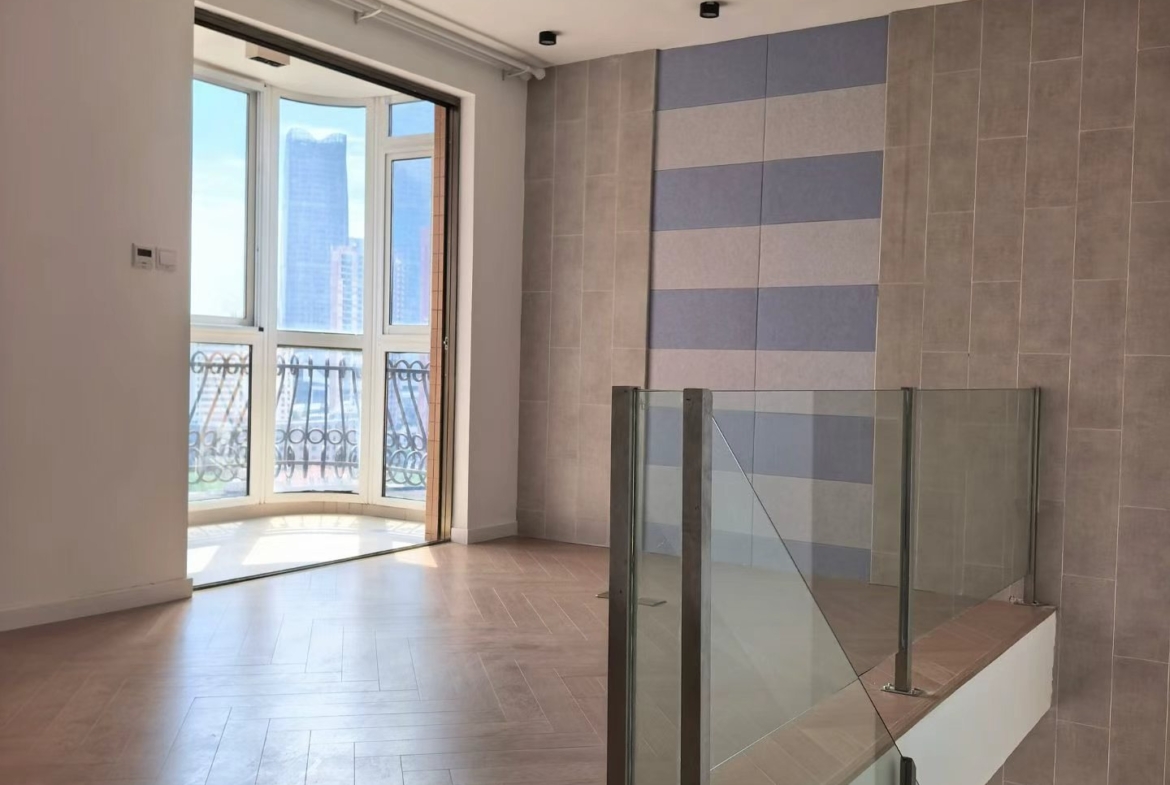 2-bed + study unit at Haisi Tower on Huashan Road. 180 sqm plus 100 sqm terrace, full south-facing, underfloor heating, oven, dishwasher, dryer, bathtub. 28,800 RMB/month.