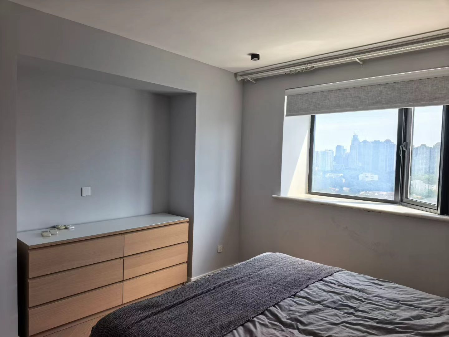 haisi-tower-huashan-road-3-bed-2-bath-terrace-heating-shanghai-rentals (3) 2-bed + study unit at Haisi Tower on Huashan Road. 180 sqm plus 100 sqm terrace, full south-facing, underfloor heating, oven, dishwasher, dryer, bathtub. 28,800 RMB/month.