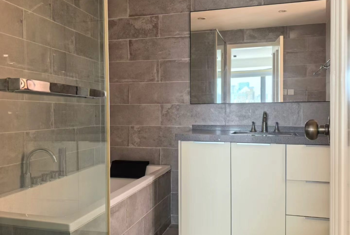 2-bed + study unit at Haisi Tower on Huashan Road. 180 sqm plus 100 sqm terrace, full south-facing, underfloor heating, oven, dishwasher, dryer, bathtub. 28,800 RMB/month.