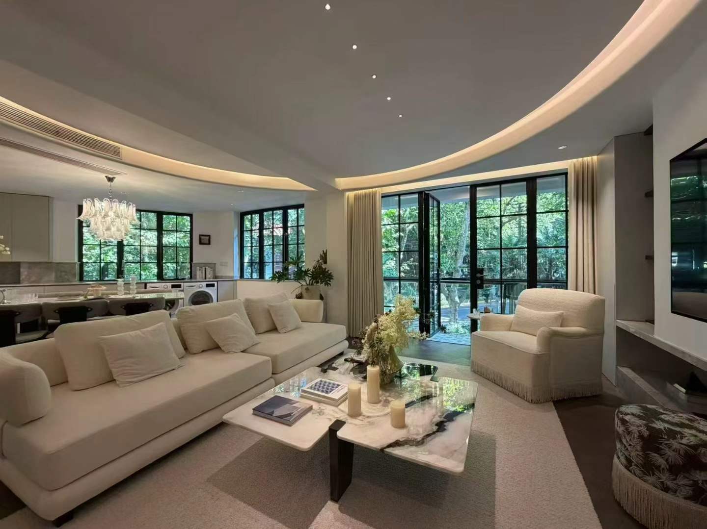 3-bed, 2-bath unit at Overseas Chinese Apartment on Hengshan Road. 148 sqm, underfloor heating. Central FFC location. 35,000 RMB/month.