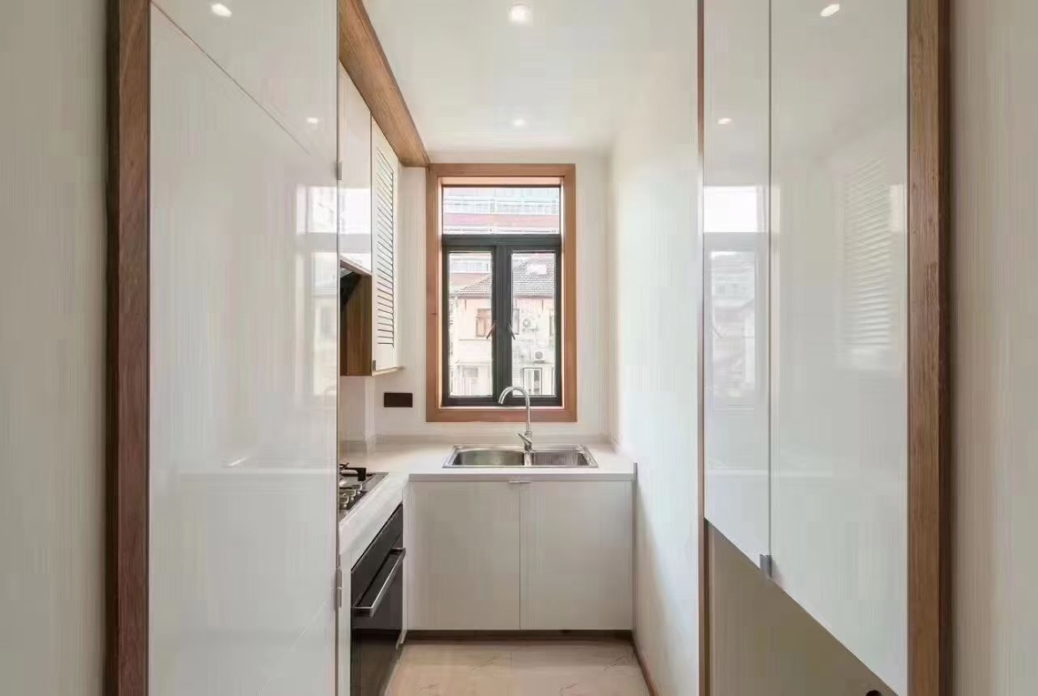 2-bed, 2-bath unit on Huaihai Middle Road near Changshu Road. 120 sqm, 10 sqm balcony, underfloor heating, central AC. Steps from Lines 1, 7, and 10. 13,500 RMB/month.