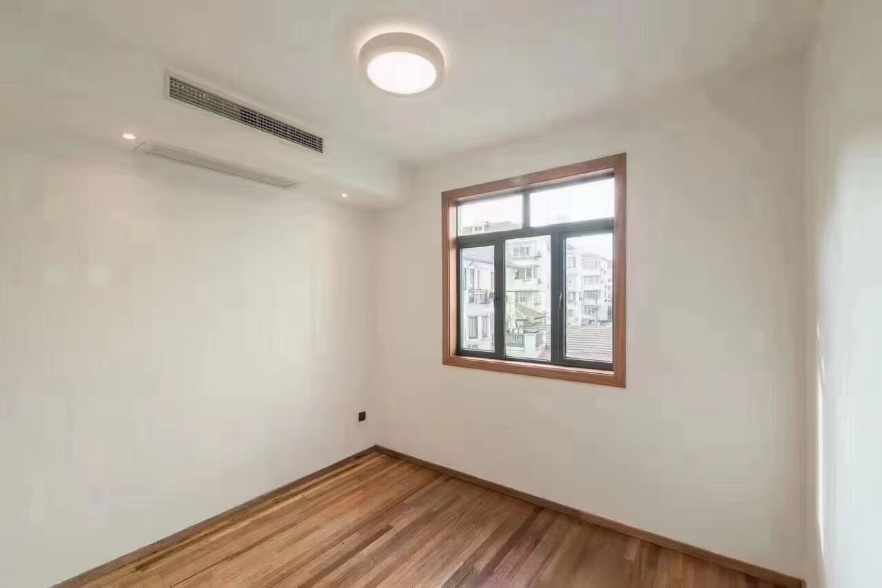 huaihai-road-heritage-apartment-2-bed-2-bath-heating-ffc-shanghai-rentals (3) 2-bed, 2-bath unit on Huaihai Middle Road near Changshu Road. 120 sqm, 10 sqm balcony, underfloor heating, central AC. Steps from Lines 1, 7, and 10. 13,500 RMB/month.