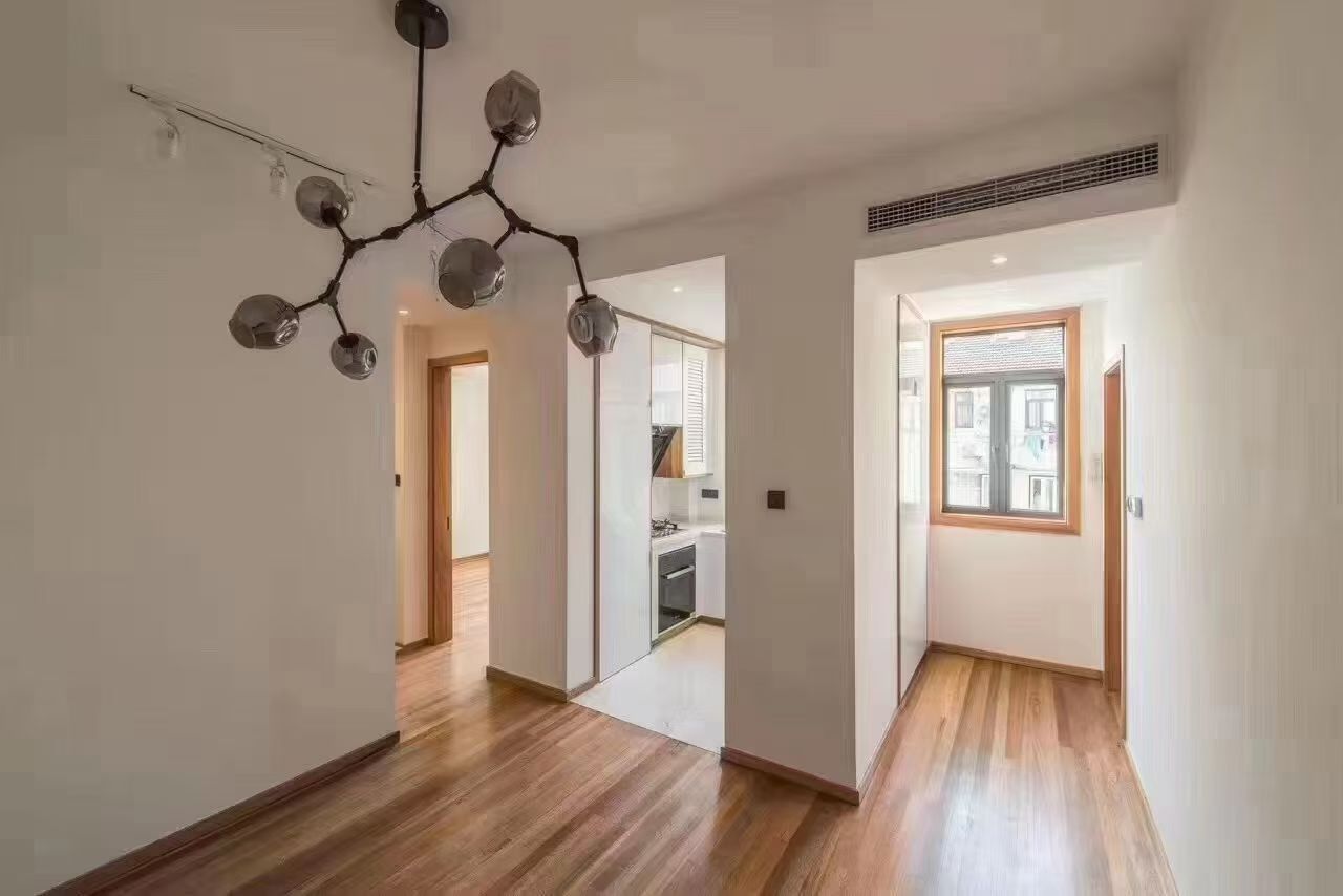 huaihai-road-heritage-apartment-2-bed-2-bath-heating-ffc-shanghai-rentals (4) 2-bed, 2-bath unit on Huaihai Middle Road near Changshu Road. 120 sqm, 10 sqm balcony, underfloor heating, central AC. Steps from Lines 1, 7, and 10. 13,500 RMB/month.