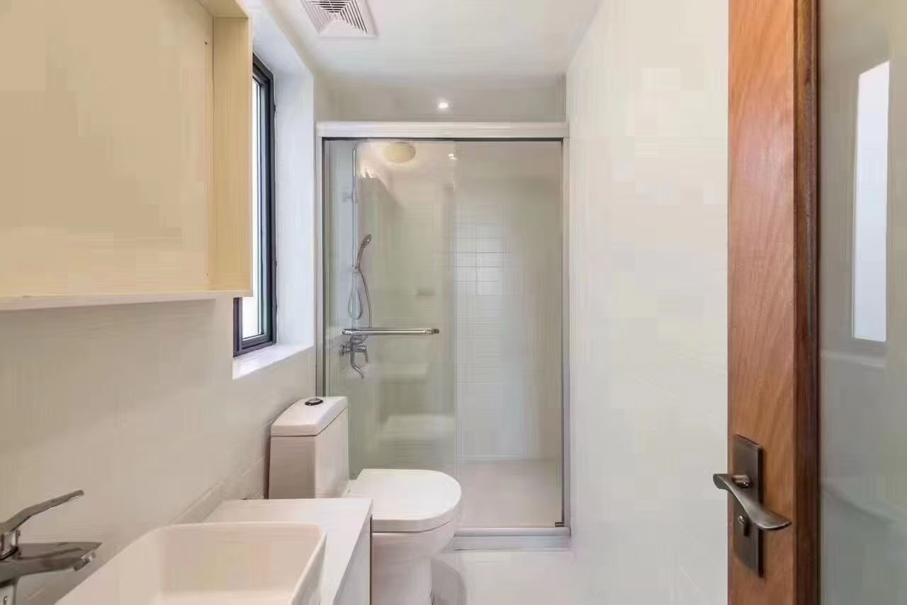 huaihai-road-heritage-apartment-2-bed-2-bath-heating-ffc-shanghai-rentals (6) 2-bed, 2-bath unit on Huaihai Middle Road near Changshu Road. 120 sqm, 10 sqm balcony, underfloor heating, central AC. Steps from Lines 1, 7, and 10. 13,500 RMB/month.
