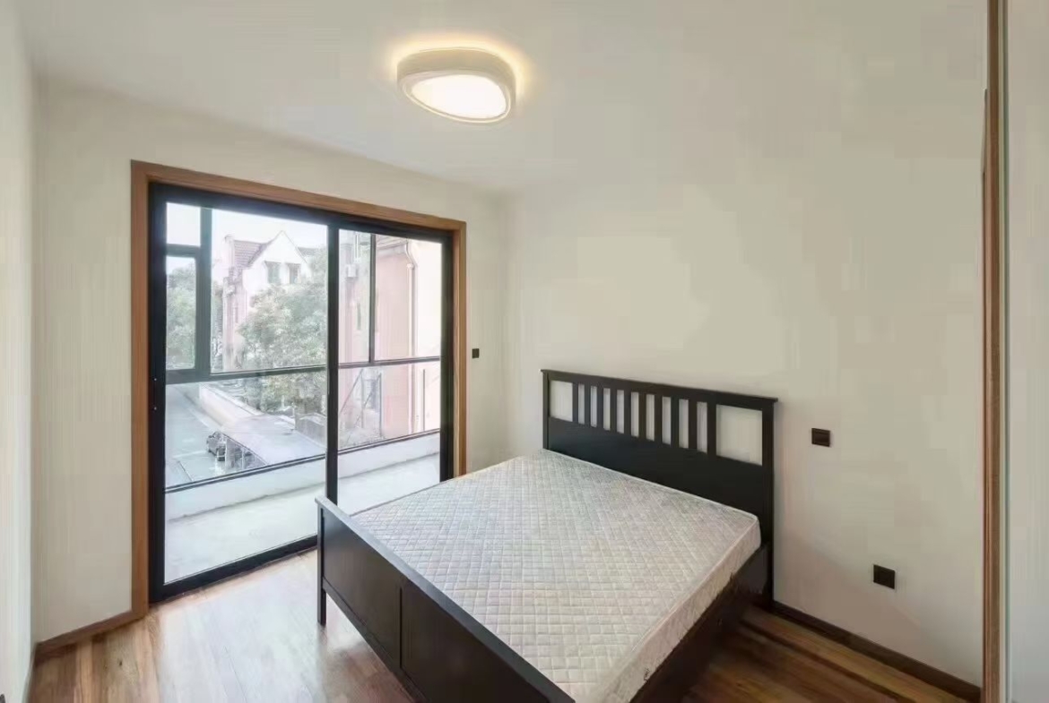 2-bed, 2-bath unit on Huaihai Middle Road near Changshu Road. 120 sqm, 10 sqm balcony, underfloor heating, central AC. Steps from Lines 1, 7, and 10. 13,500 RMB/month.