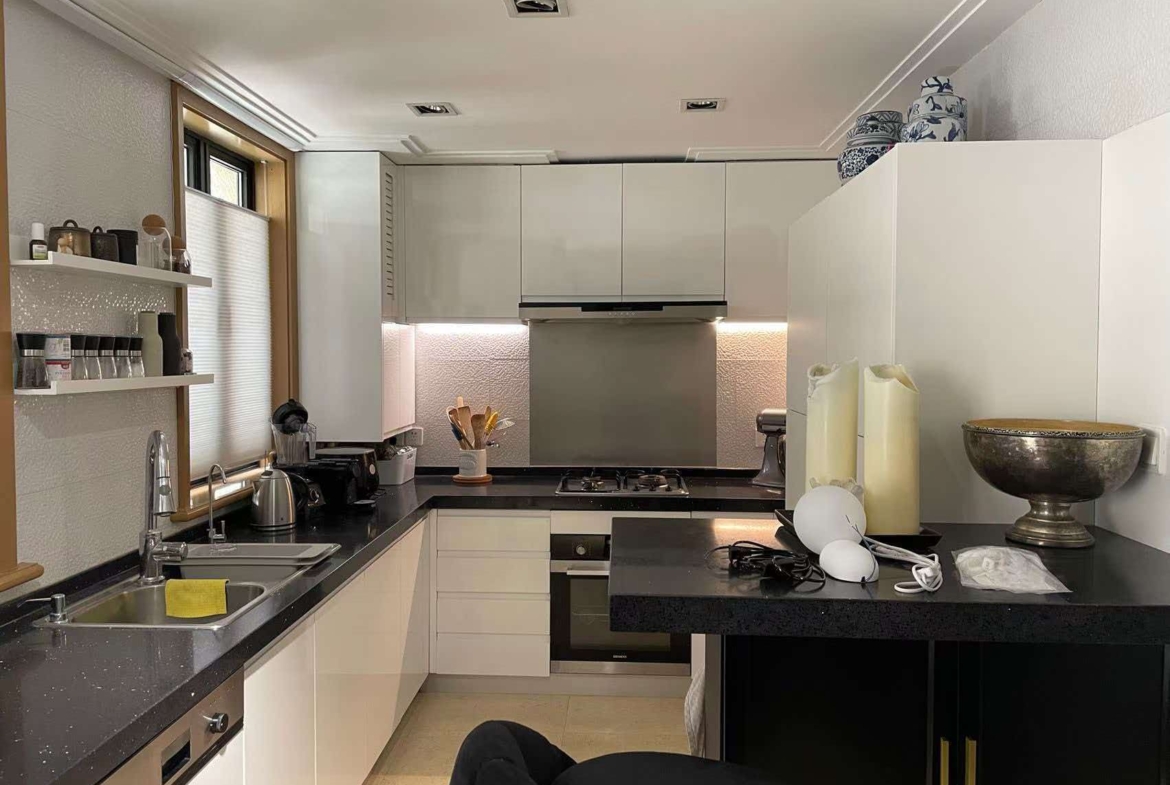 Entire 4-bed garden house at Huaihai Villa, opposite the Wukang Building. 250 sqm, private garden, terrace, Daikin AC, underfloor and wall heating. Residential only. 49,000 RMB/month.