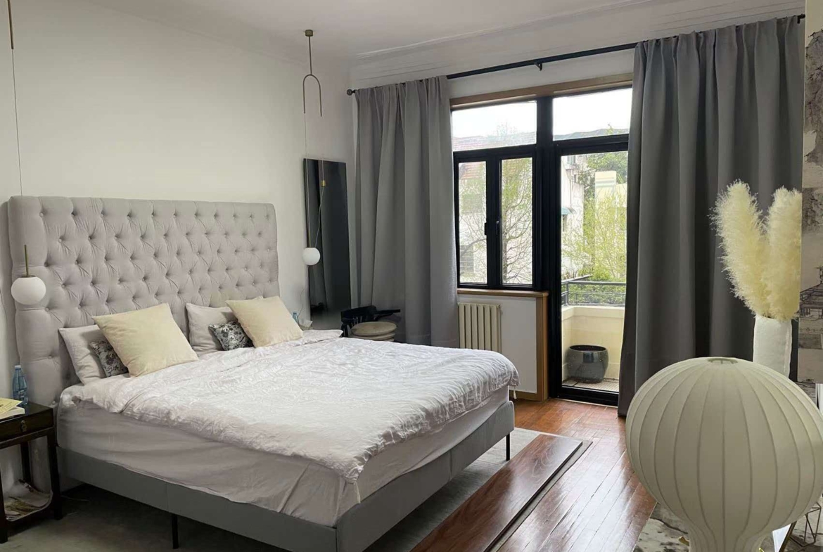 Entire 4-bed garden house at Huaihai Villa, opposite the Wukang Building. 250 sqm, private garden, terrace, Daikin AC, underfloor and wall heating. Residential only. 49,000 RMB/month.