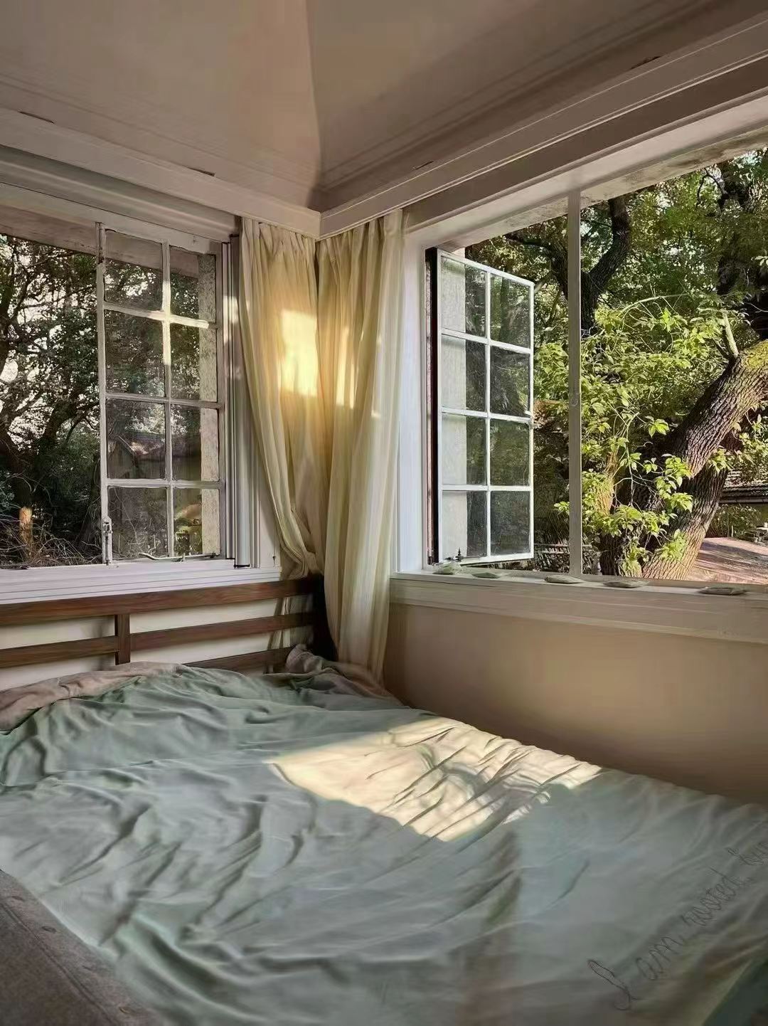 Large 1-bedroom in an English country garden house at Huashan Road and West Fuxing Road. 30 sqm private terrace, three-sided light. Central FFC location. 13,000 RMB/month.