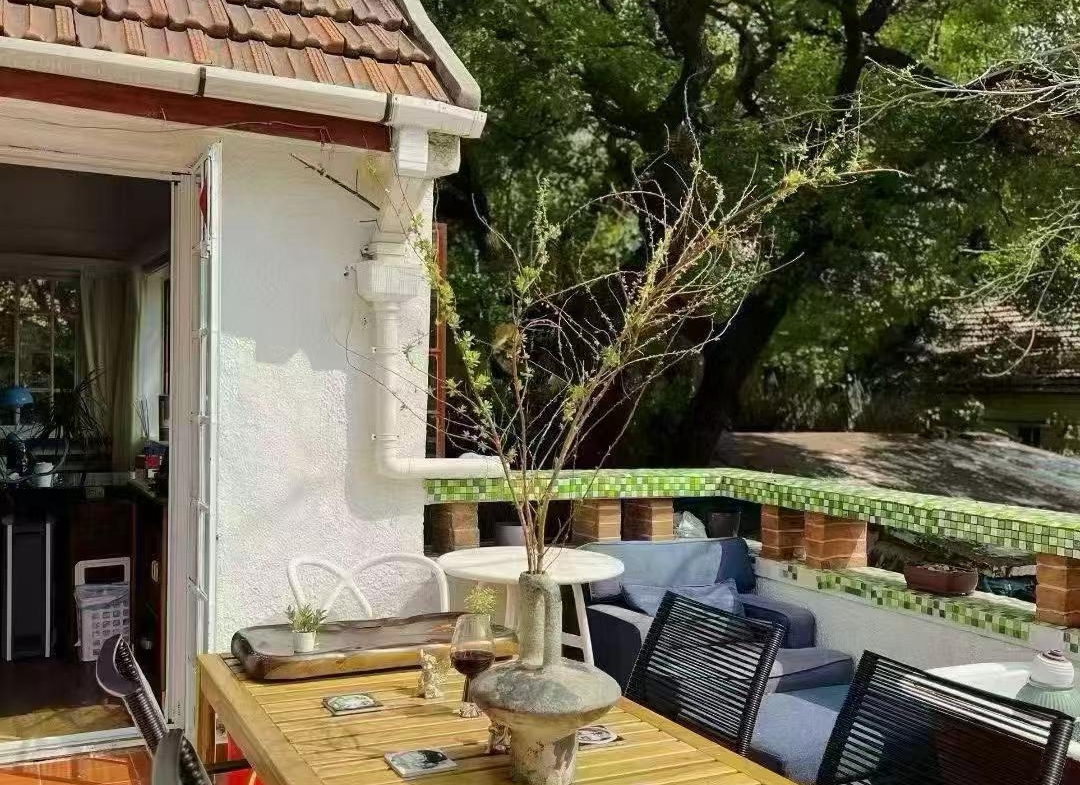 Large 1-bedroom in an English country garden house at Huashan Road and West Fuxing Road. 30 sqm private terrace, three-sided light. Central FFC location. 13,000 RMB/month.