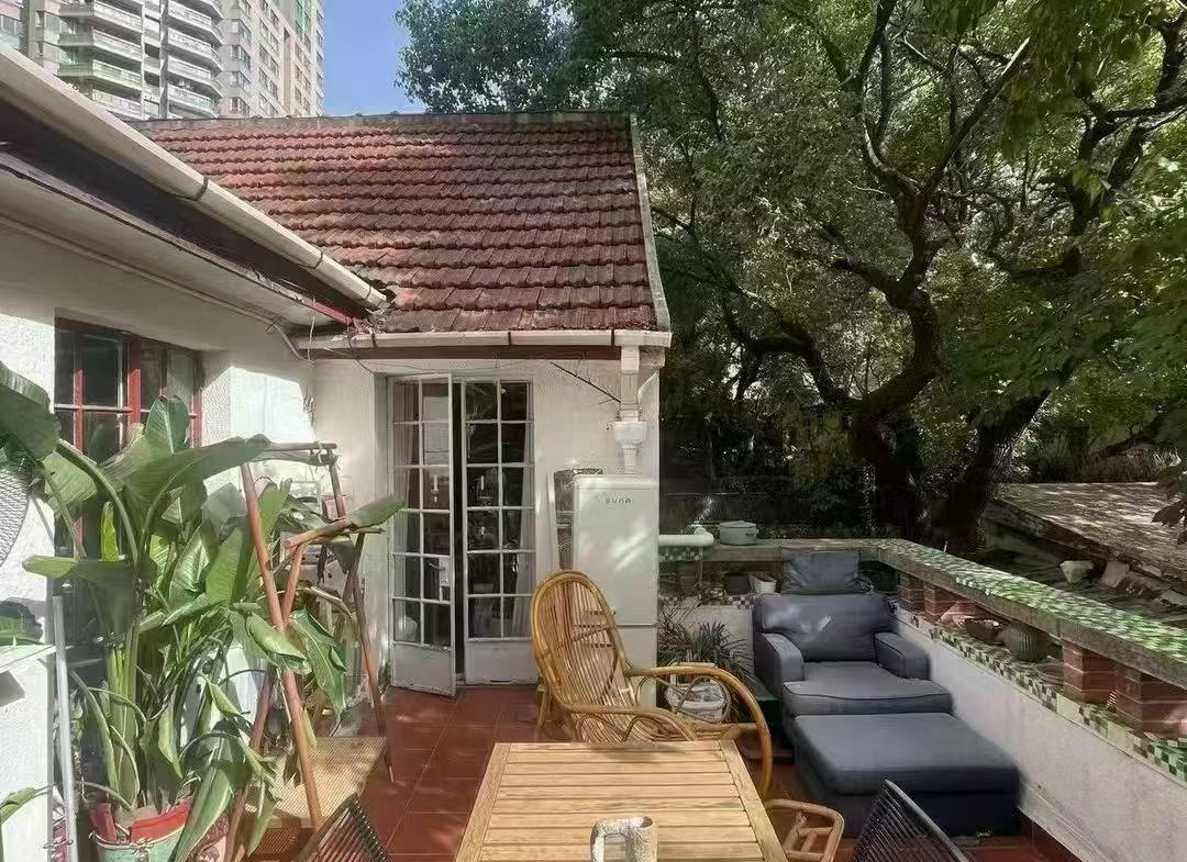 Large 1-bedroom in an English country garden house at Huashan Road and West Fuxing Road. 30 sqm private terrace, three-sided light. Central FFC location. 13,000 RMB/month.