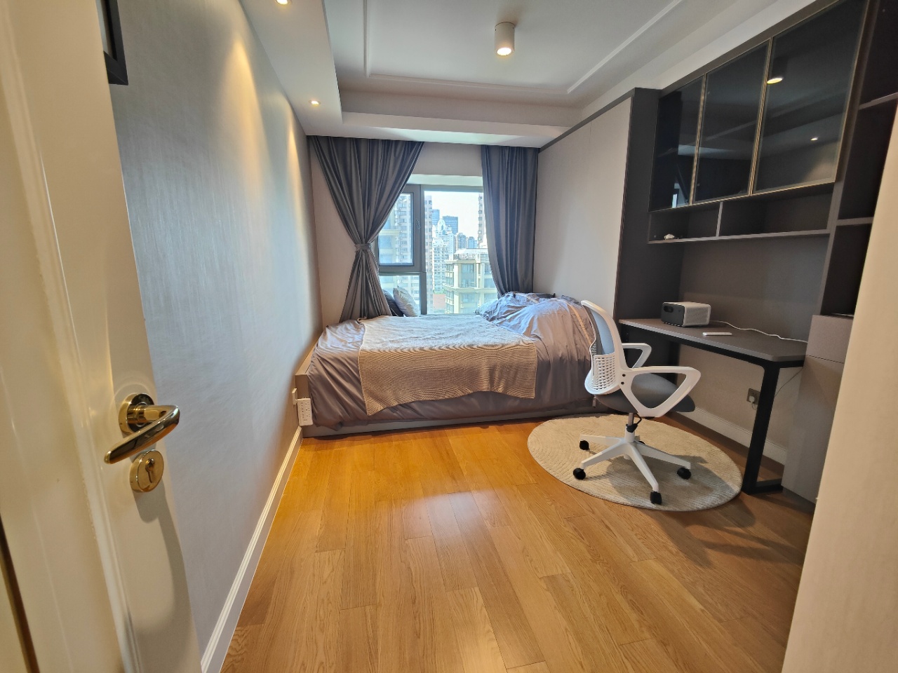 2-bed, 2-bath unit at The Palace Phase 2 in the Former French Concession. 142 sqm. Central location near Zhaojiabang Road Station. 40,000 RMB/month.