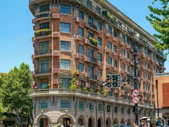 Rare 128 sqm apartment for sale in the Wukang Building, Shanghai. 2 beds, 2 baths, brand new luxury renovation, clear title. 23,000,000 RMB.