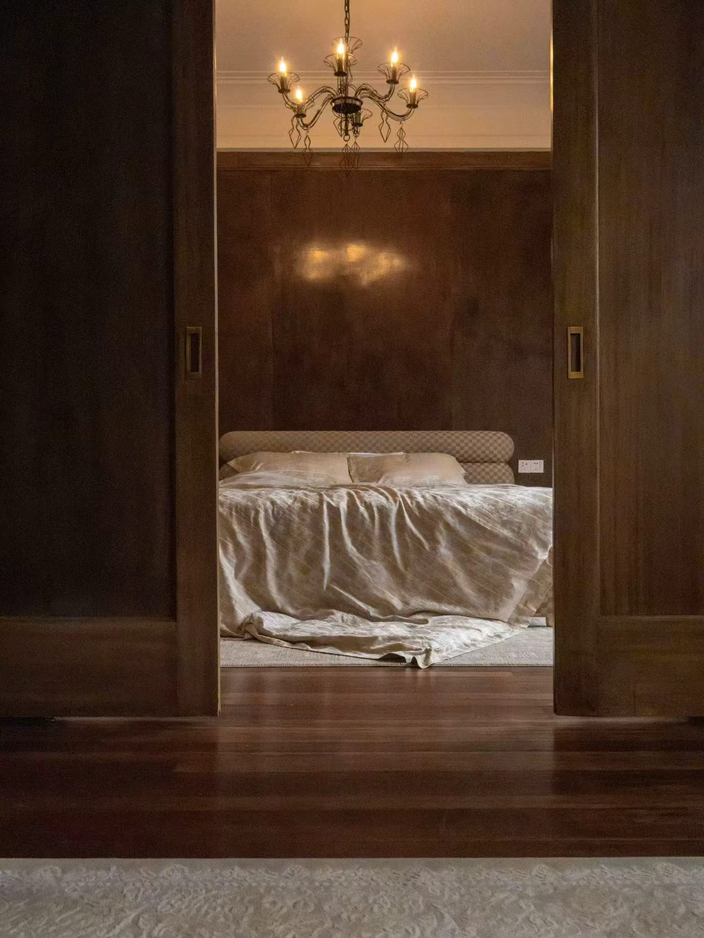 Rare south-facing 1-bed at the Wukang Building. 90 sqm, balcony facing the Soong Ching-ling residence, original fireplace and teak floors, central AC. 28,000 RMB/month.
