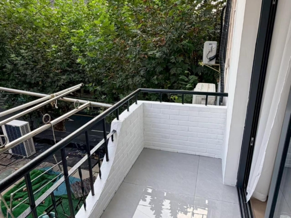 Fully renovated 3-bed at Xikang Apartment in Jing'an. Double balcony, central AC, underfloor heating, elevator. Near West Nanjing Road and Plaza 66. 18,500 RMB/month.