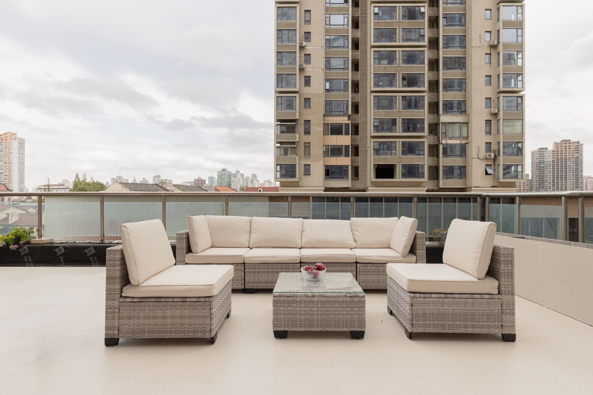 4-bed, 2-bath unit at Xin'an Building on Zhenning Road. 200 sqm, 80 sqm private terrace, Daikin AC, wall heating, marble finishes, Duravit fixtures. 31,800 RMB/month.