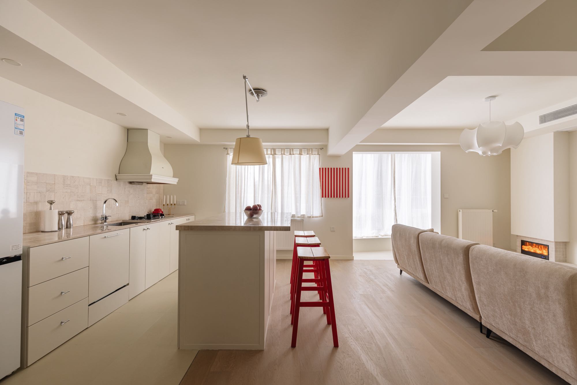 4-bed, 2-bath unit at Xin'an Building on Zhenning Road. 200 sqm, 80 sqm private terrace, Daikin AC, wall heating, marble finishes, Duravit fixtures. 31,800 RMB/month.