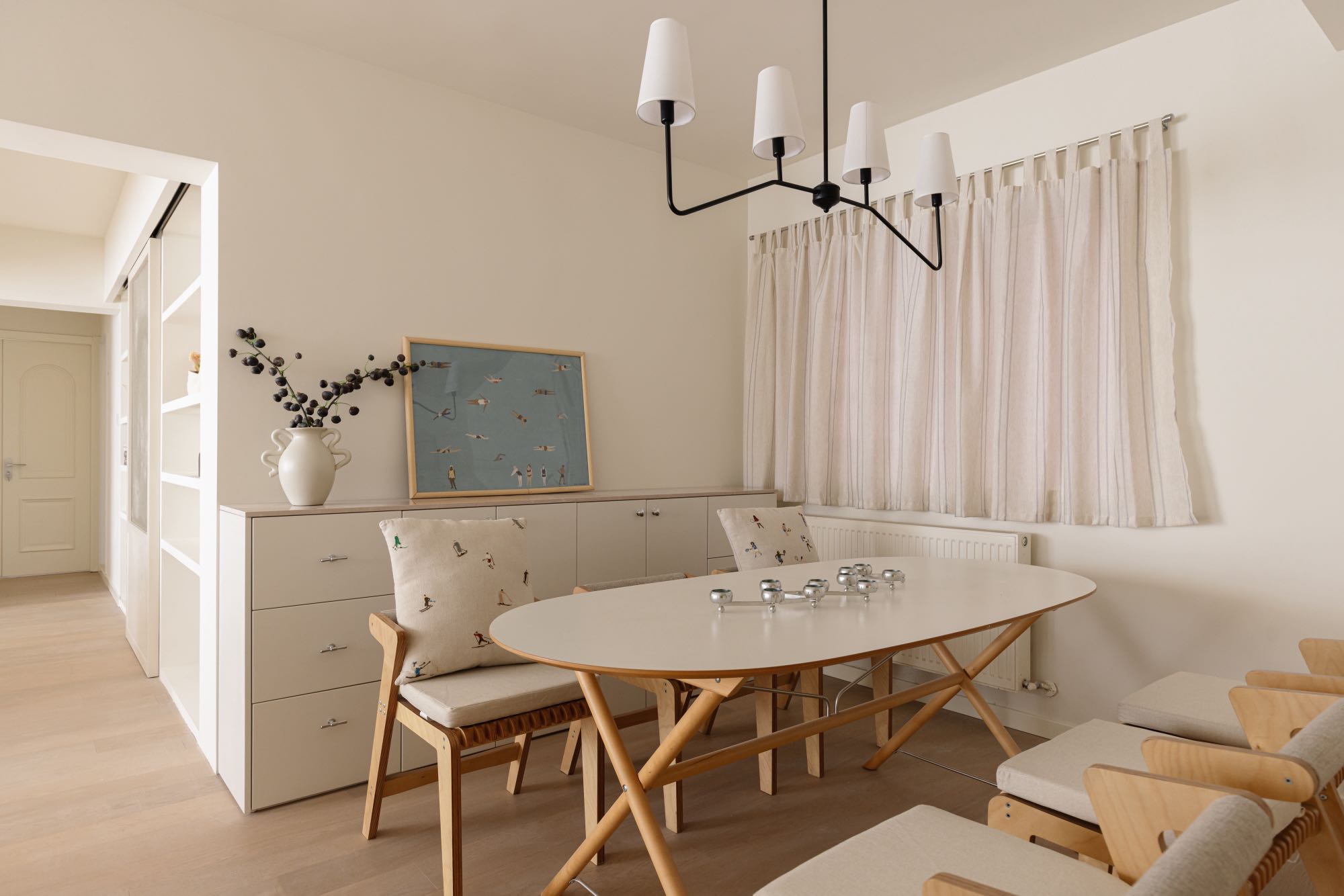 4-bed, 2-bath unit at Xin'an Building on Zhenning Road. 200 sqm, 80 sqm private terrace, Daikin AC, wall heating, marble finishes, Duravit fixtures. 31,800 RMB/month.