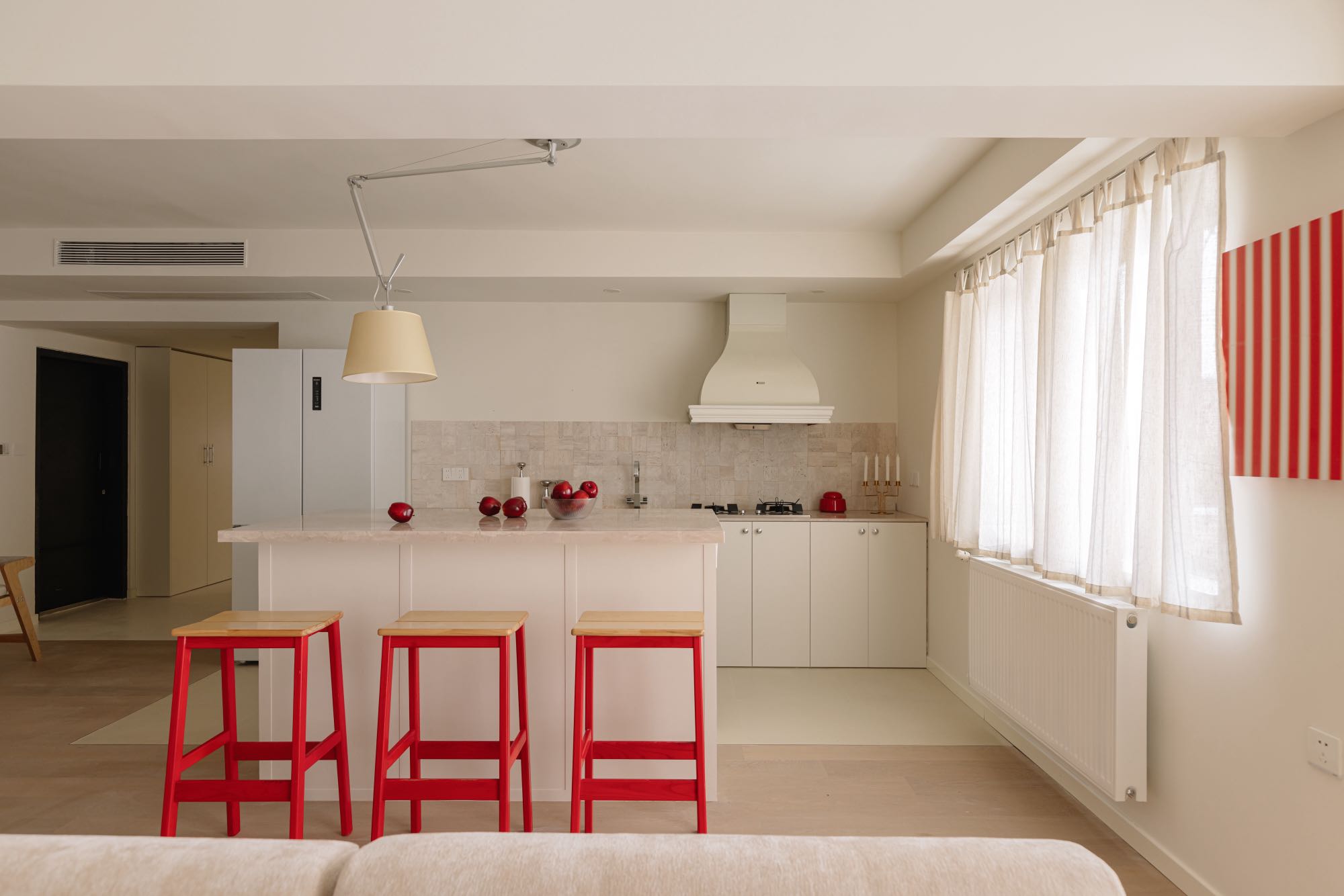 4-bed, 2-bath unit at Xin'an Building on Zhenning Road. 200 sqm, 80 sqm private terrace, Daikin AC, wall heating, marble finishes, Duravit fixtures. 31,800 RMB/month.