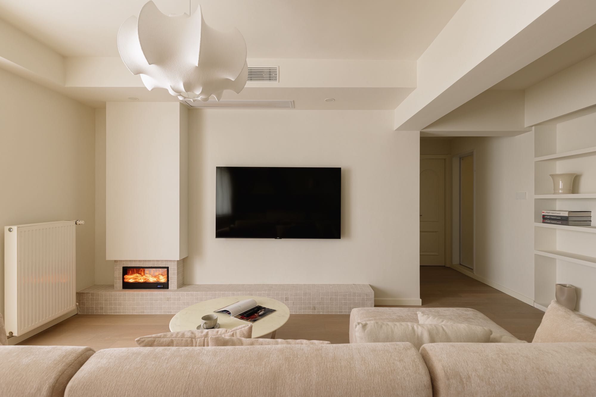 4-bed, 2-bath unit at Xin'an Building on Zhenning Road. 200 sqm, 80 sqm private terrace, Daikin AC, wall heating, marble finishes, Duravit fixtures. 31,800 RMB/month.