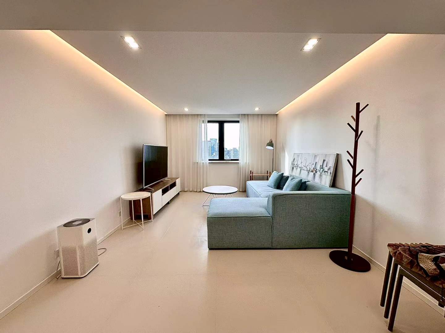 xingguo-mansion-4-bed-2-bath-floor-heating-FFC-shanghai-rentals (1) 165 sqm high-floor unit at Xingguo Mansion, Wukang Road. 3 beds, 2 baths + study, master suite with walk-in closet, underfloor heating, central AC. 20,800 RMB/month negotiable.