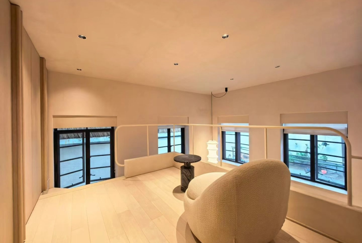 2-bed, 2-bath heritage lane house apartment at Lane 63, Xingguo Road. 150 sqm, central AC, floor heating, near Jiaotong University Station. 20,000 RMB/month.