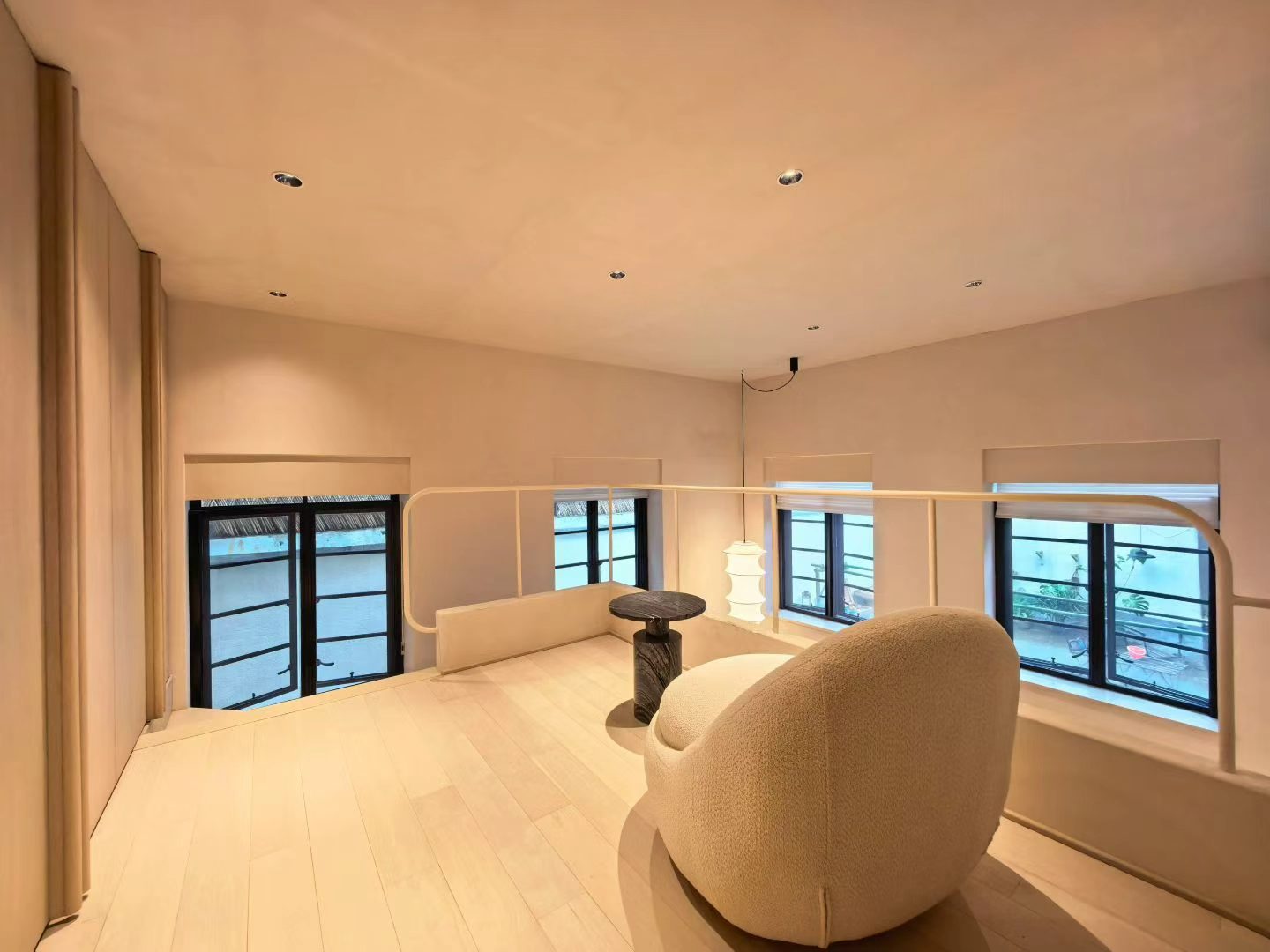 2-bed, 2-bath heritage lane house apartment at Lane 63, Xingguo Road. 150 sqm, central AC, floor heating, near Jiaotong University Station. 20,000 RMB/month.