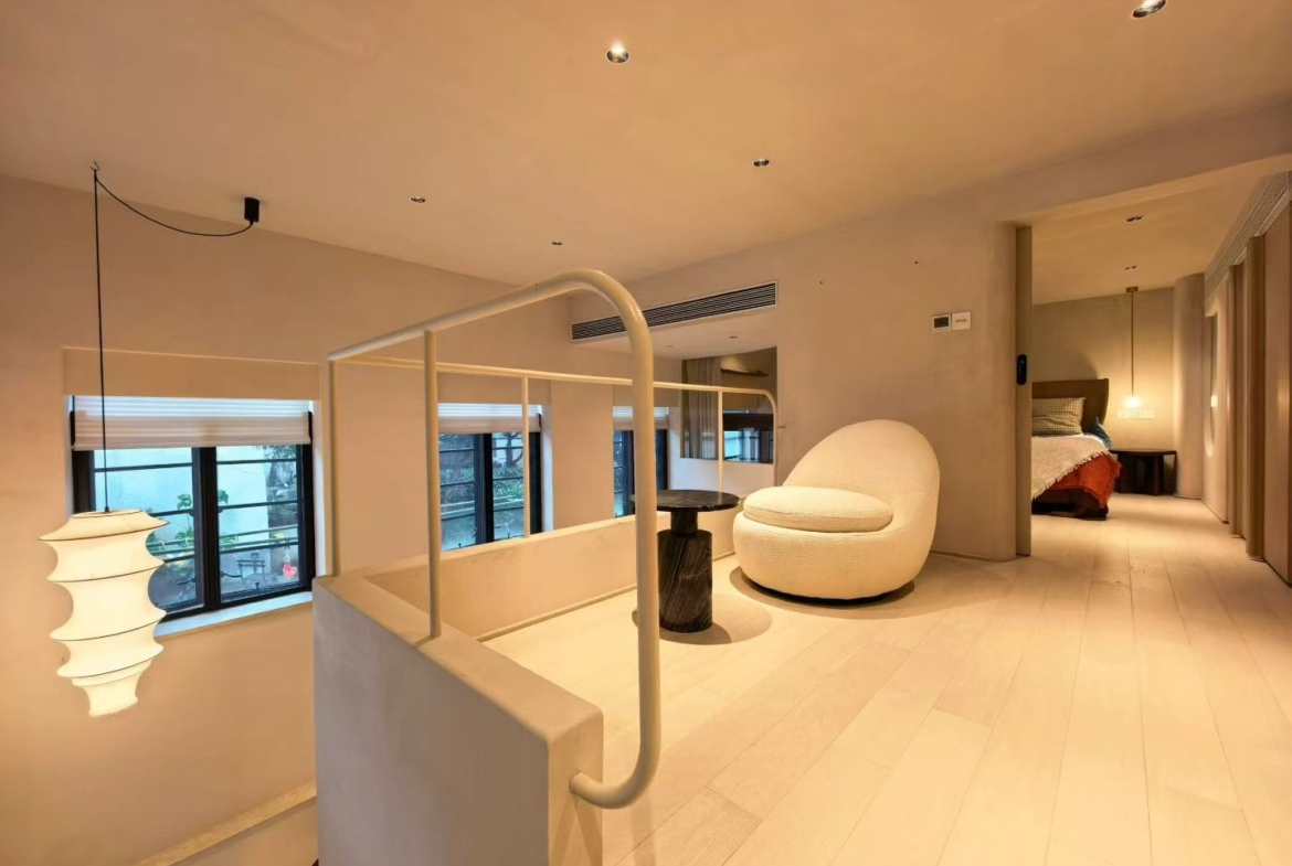 2-bed, 2-bath heritage lane house apartment at Lane 63, Xingguo Road. 150 sqm, central AC, floor heating, near Jiaotong University Station. 20,000 RMB/month.