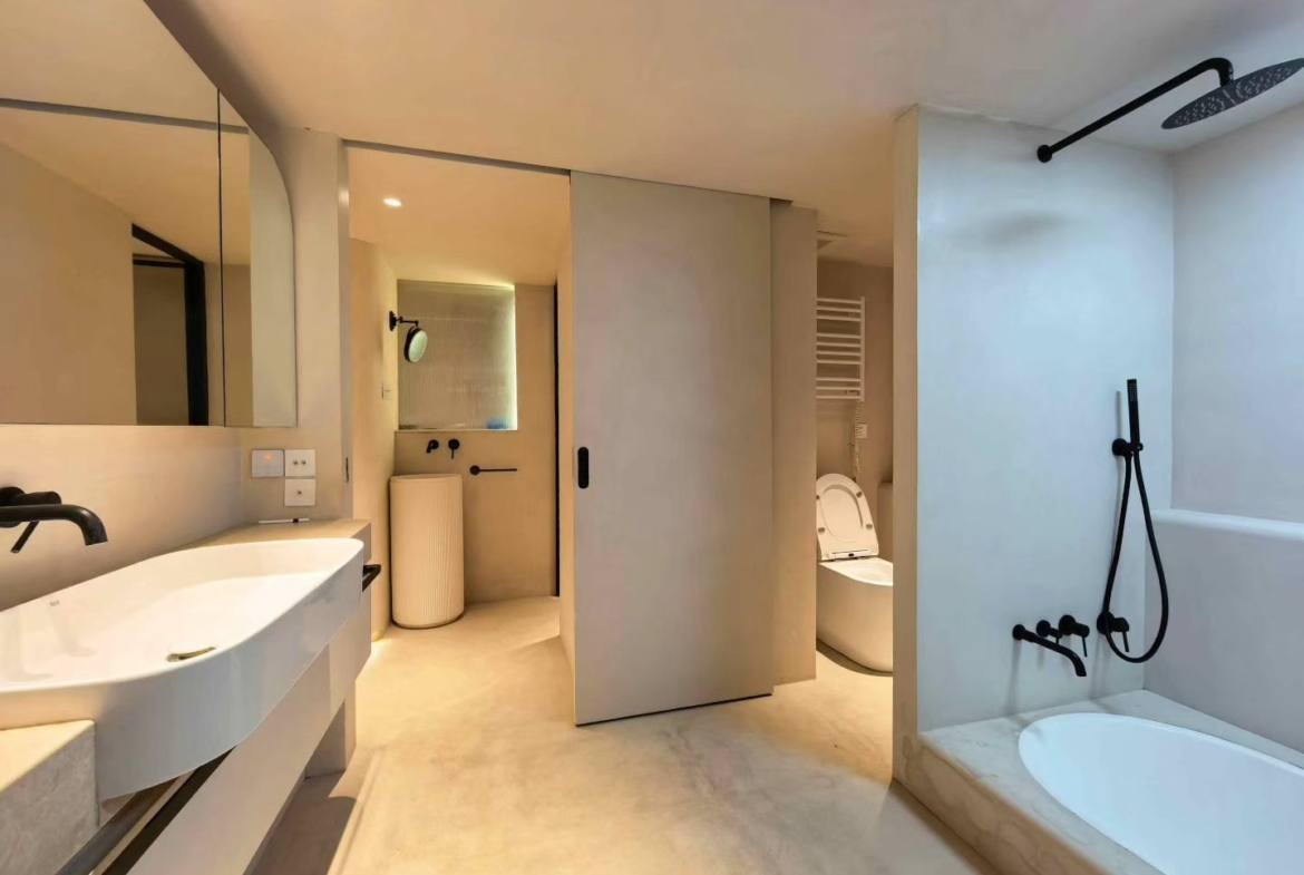 2-bed, 2-bath heritage lane house apartment at Lane 63, Xingguo Road. 150 sqm, central AC, floor heating, near Jiaotong University Station. 20,000 RMB/month.