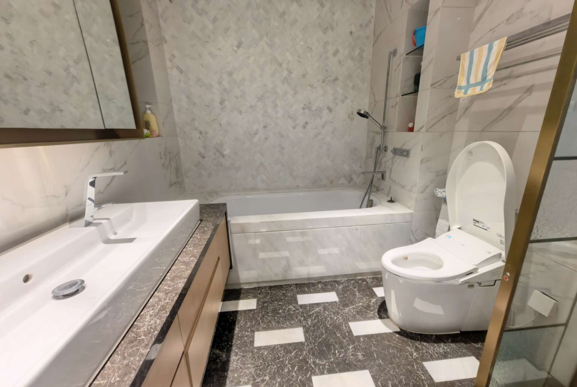 Fully furnished 3-bed, 2-bath apartment at Xinhu Qinglan International, Jing'an. 143 sqm, central AC, underfloor heating, dishwasher, smart toilet, bathtub. Available Dec 1. 23,000 RMB/month.