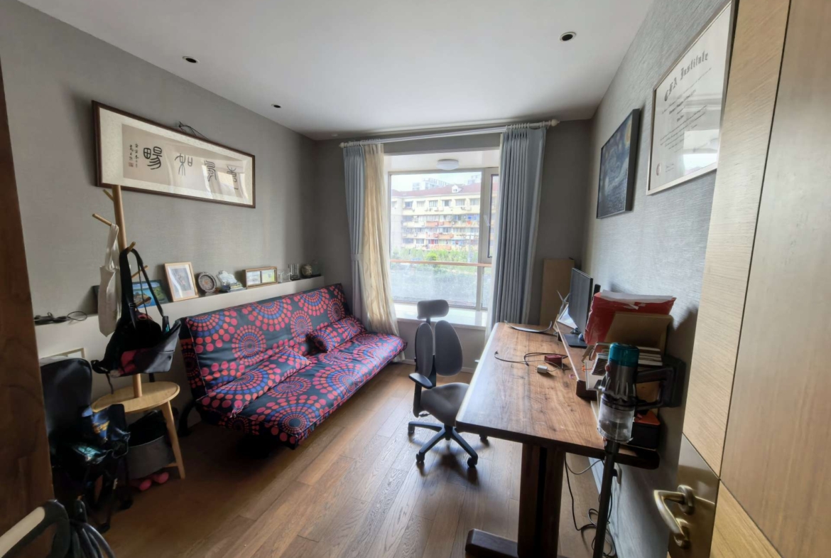 Fully furnished 3-bed, 2-bath apartment at Xinhu Qinglan International, Jing'an. 143 sqm, central AC, underfloor heating, dishwasher, smart toilet, bathtub. Available Dec 1. 23,000 RMB/month.
