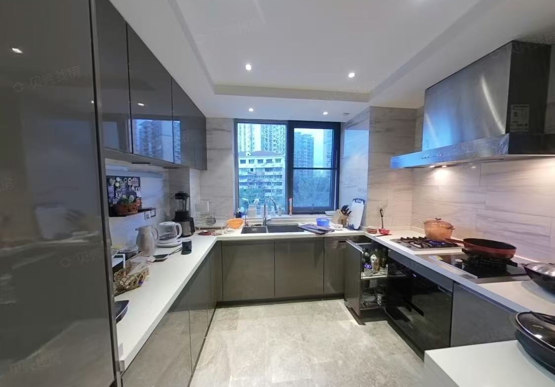 Fully furnished 3-bed, 2-bath apartment at Xinhu Qinglan International, Jing'an. 143 sqm, central AC, underfloor heating, dishwasher, smart toilet, bathtub. Available Dec 1. 23,000 RMB/month.