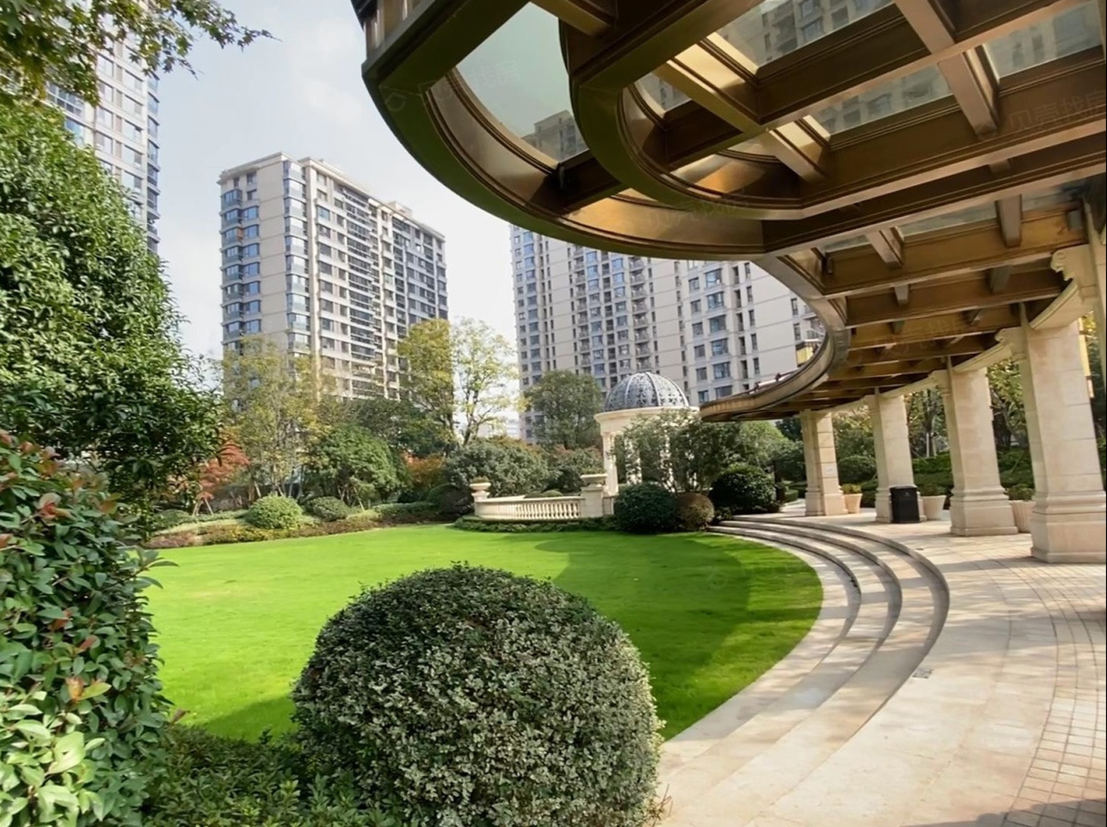 xinhu-qinglan-international-3-bed-2-bath-floor-heating-clubhouse-jingan-shanghai-rentals (7) Fully furnished 3-bed, 2-bath apartment at Xinhu Qinglan International, Jing'an. 143 sqm, central AC, underfloor heating, dishwasher, smart toilet, bathtub. Available Dec 1. 23,000 RMB/month.
