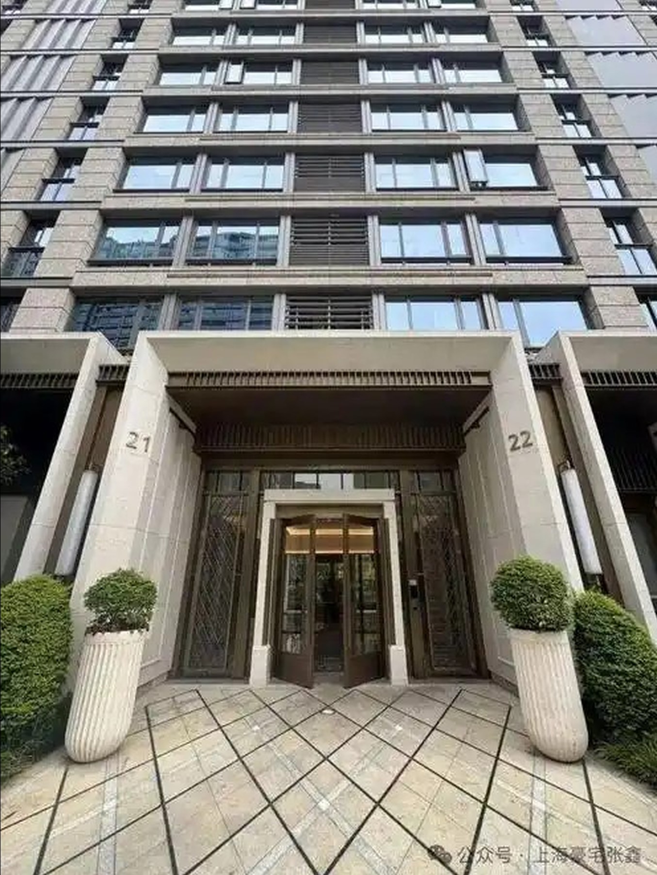 xinhu-qinglan-international-3-bed-2-bath-floor-heating-clubhouse-jingan-shanghai-rentals (8) Fully furnished 3-bed, 2-bath apartment at Xinhu Qinglan International, Jing'an. 143 sqm, central AC, underfloor heating, dishwasher, smart toilet, bathtub. Available Dec 1. 23,000 RMB/month.