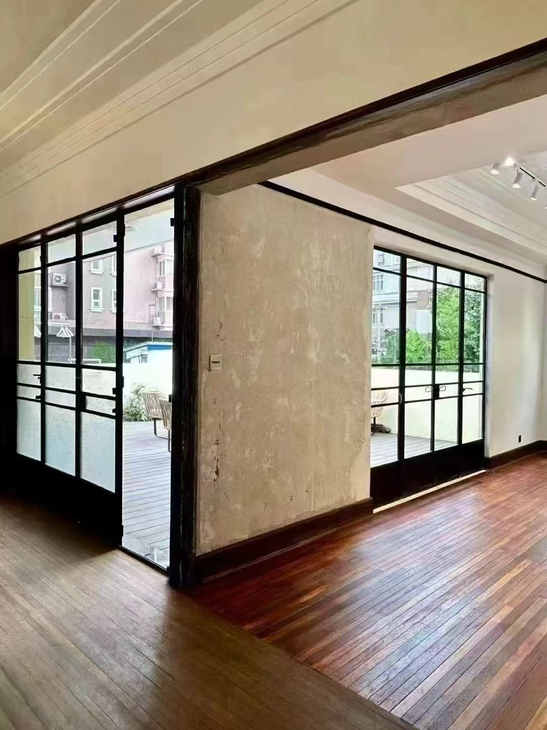 xinle-road-lane-house-2-bed-1-bath-terrace-shanghai-rentals (4) Unique 170 sqm unit at Lane 180, Xinle Road. 2 large bedrooms, 200+ sqm exclusive outdoor space with double terraces. Ideal for residence or studio. 30,800 RMB/month.