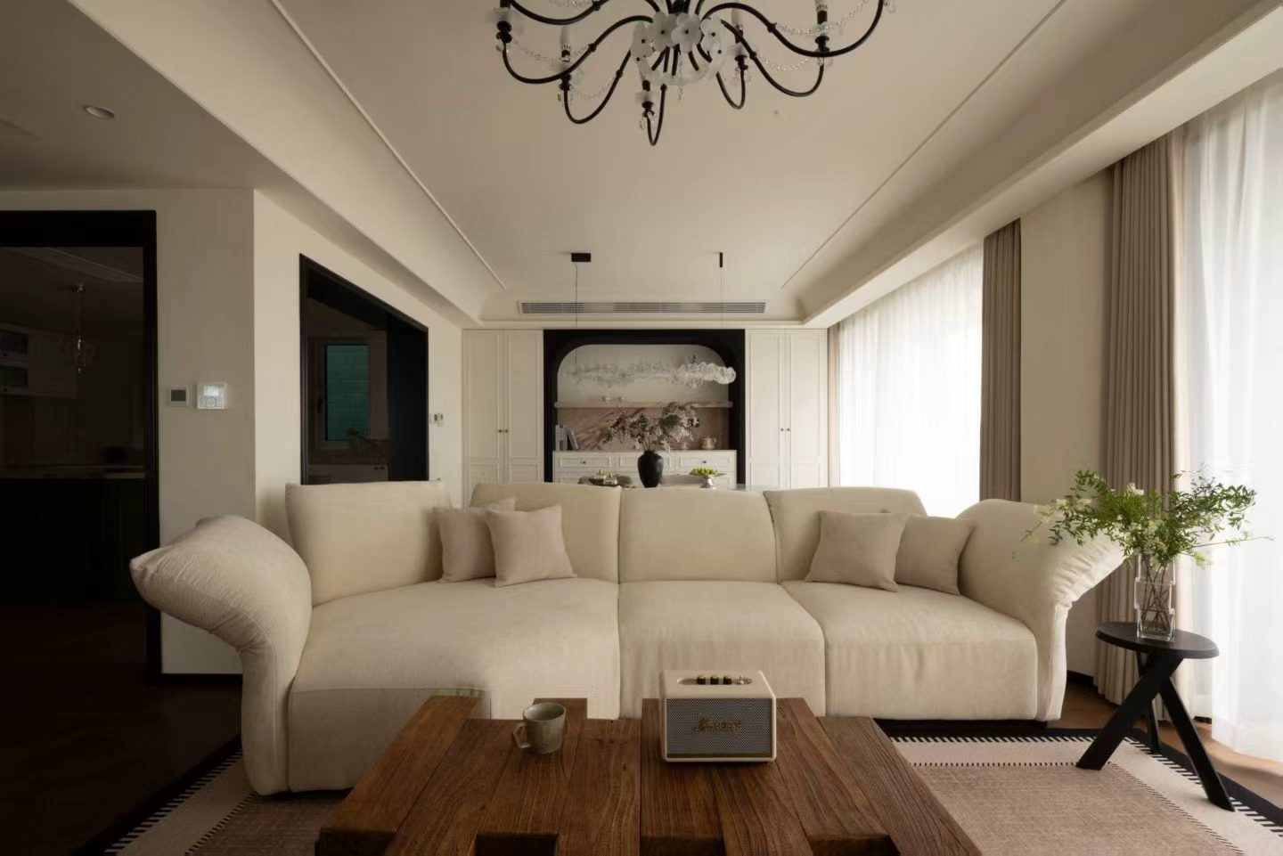 Rare top-floor triplex at Zhenyang Apartment, Jing'an. 450 sqm, 4 beds, 5 baths, 60 sqm terrace, city views, Daikin AC, Siemens appliances. 65,000 RMB/month.